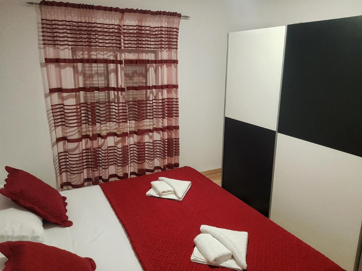 Apartman Nela Apartment Kastel Sucurac Luaran gambar