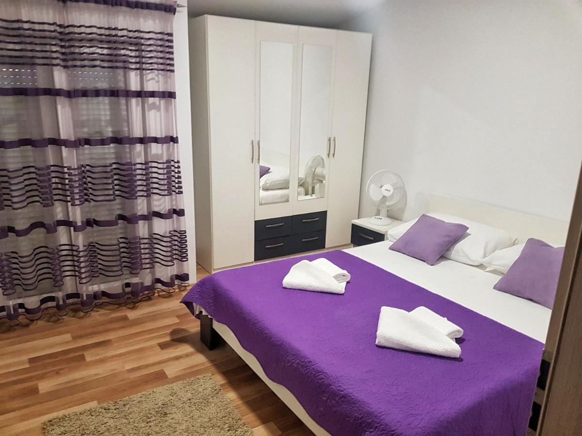 Apartman Nela Apartment Kastel Sucurac Luaran gambar