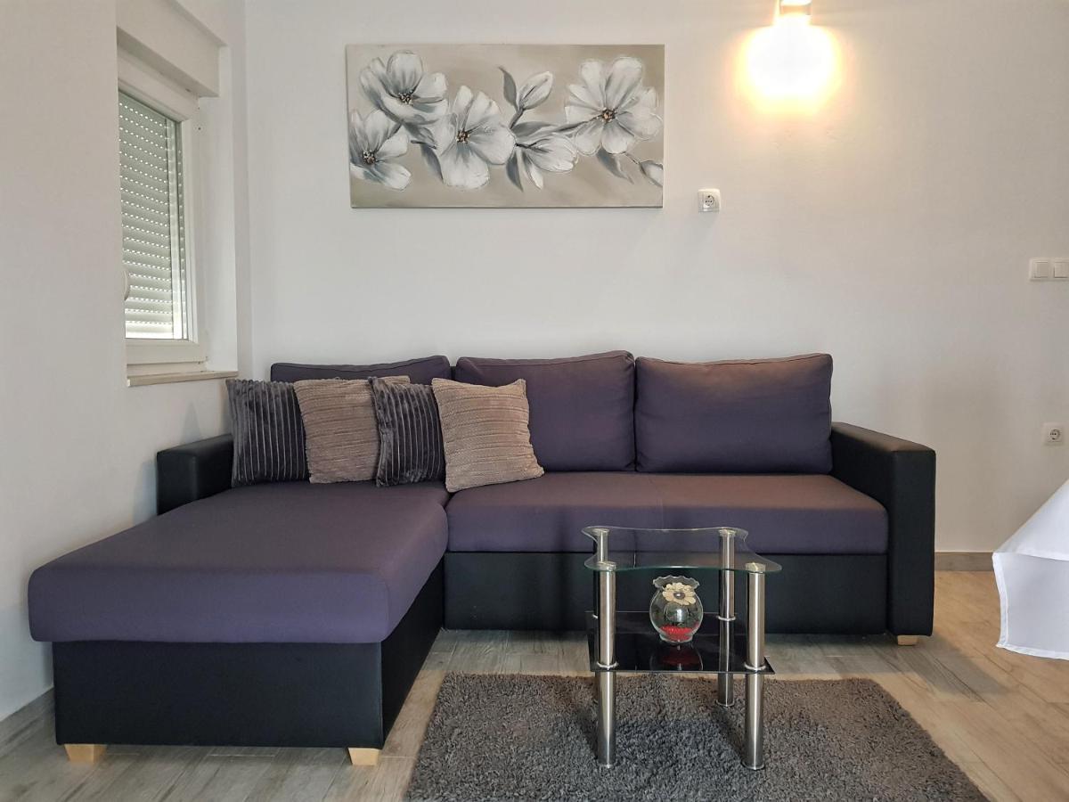 Apartman Nela Apartment Kastel Sucurac Luaran gambar