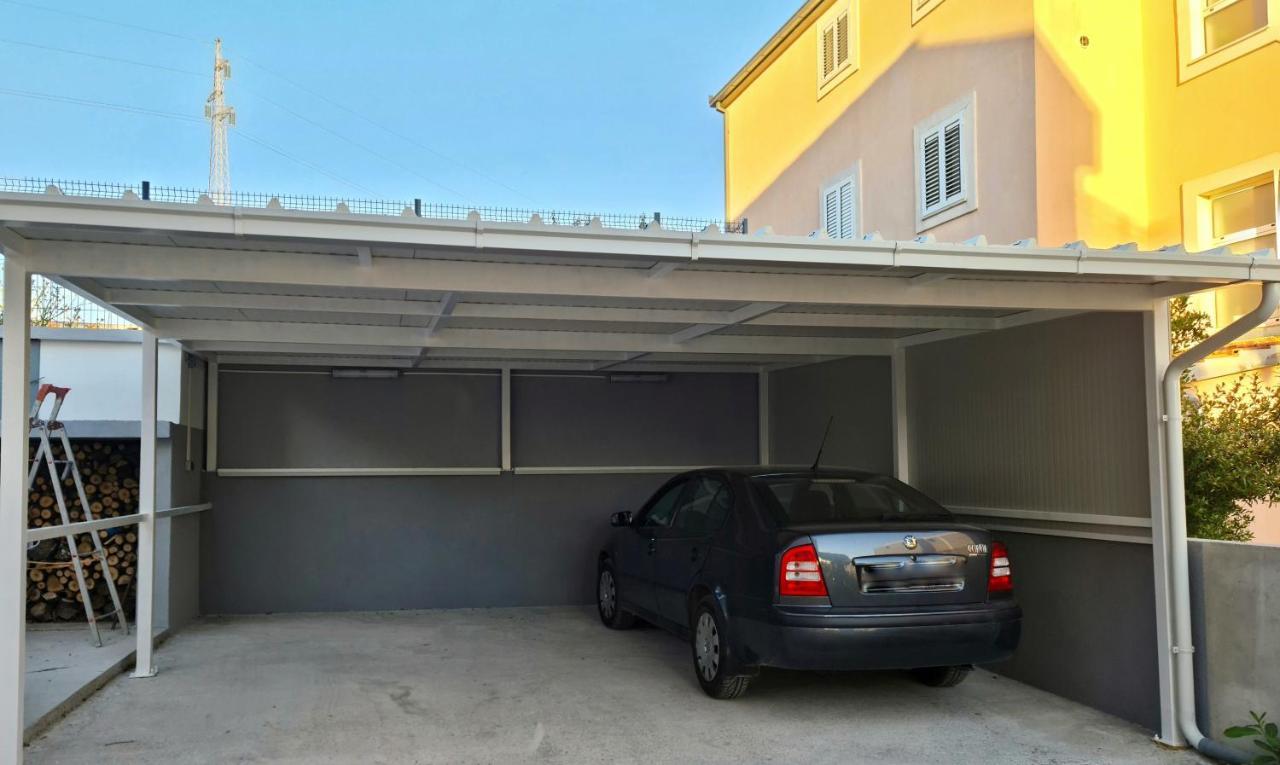 Apartman Nela Apartment Kastel Sucurac Luaran gambar