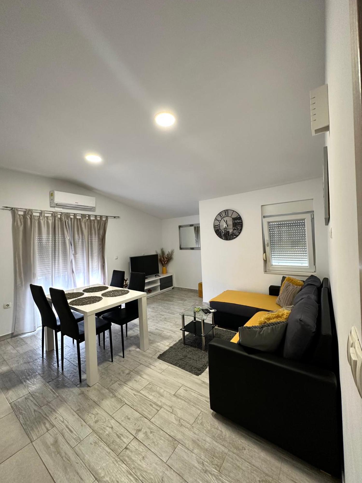Apartman Nela Apartment Kastel Sucurac Luaran gambar