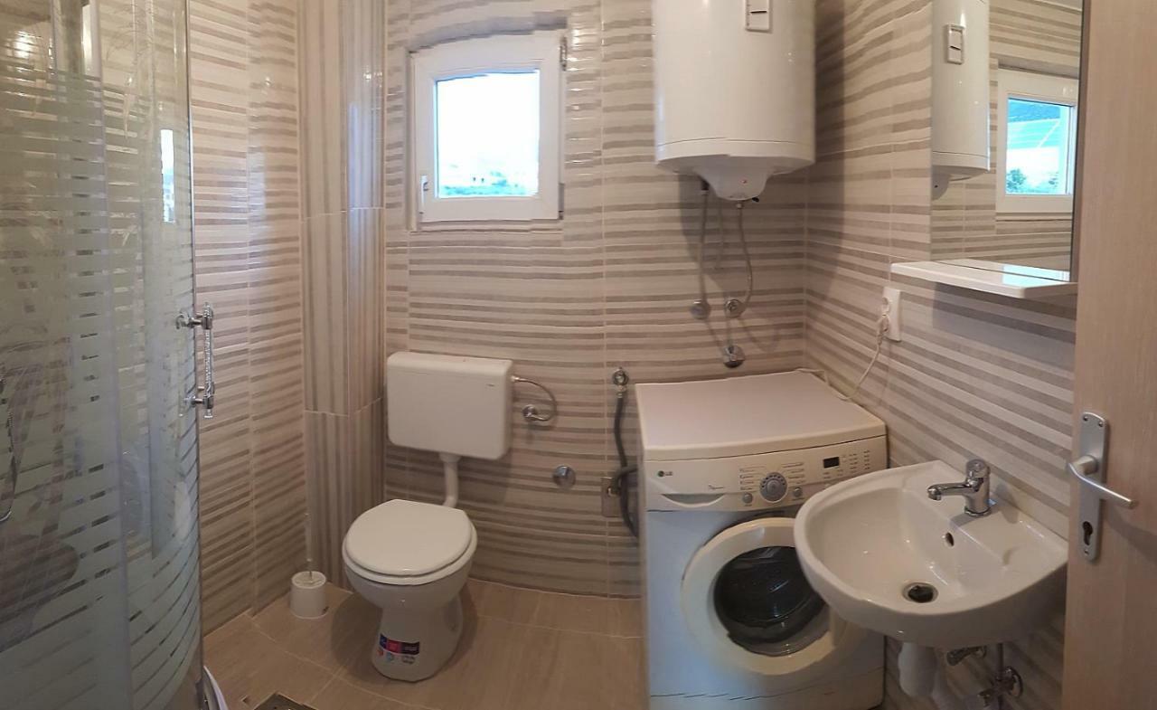 Apartman Nela Apartment Kastel Sucurac Luaran gambar